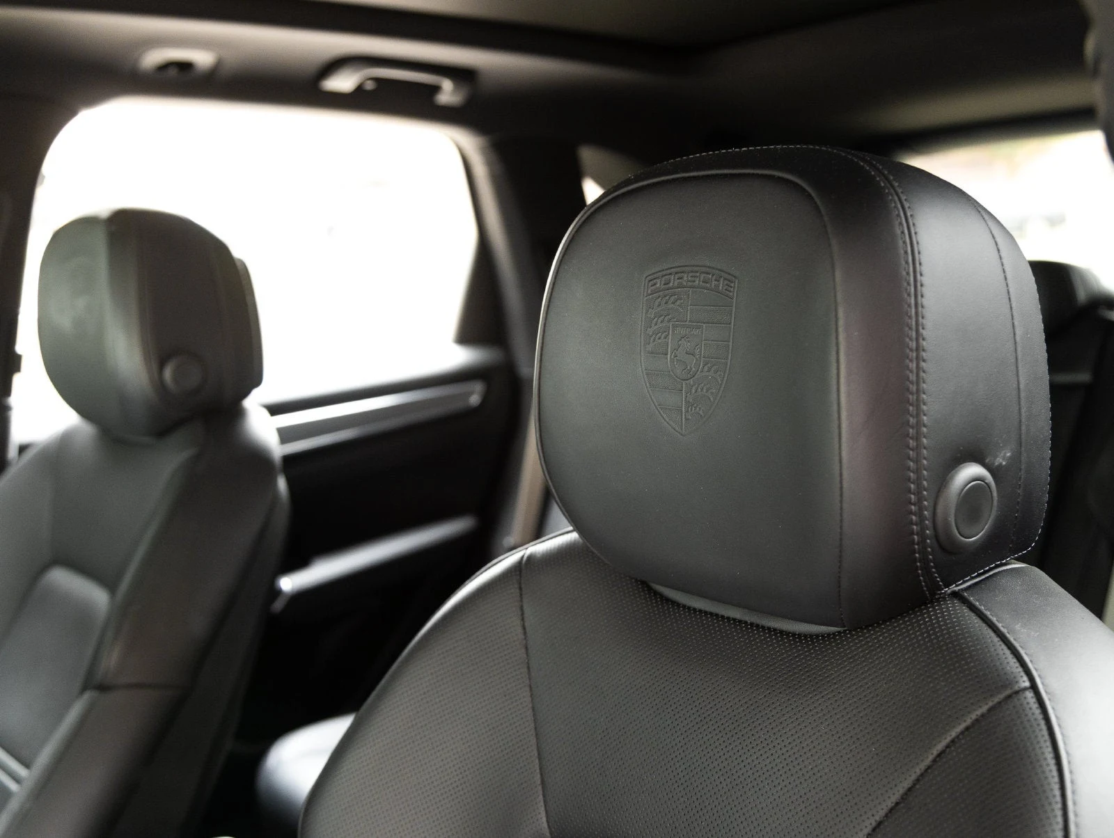 2023 Porsche Cayenne S Platinum Edition interior, seats, Black standard interior