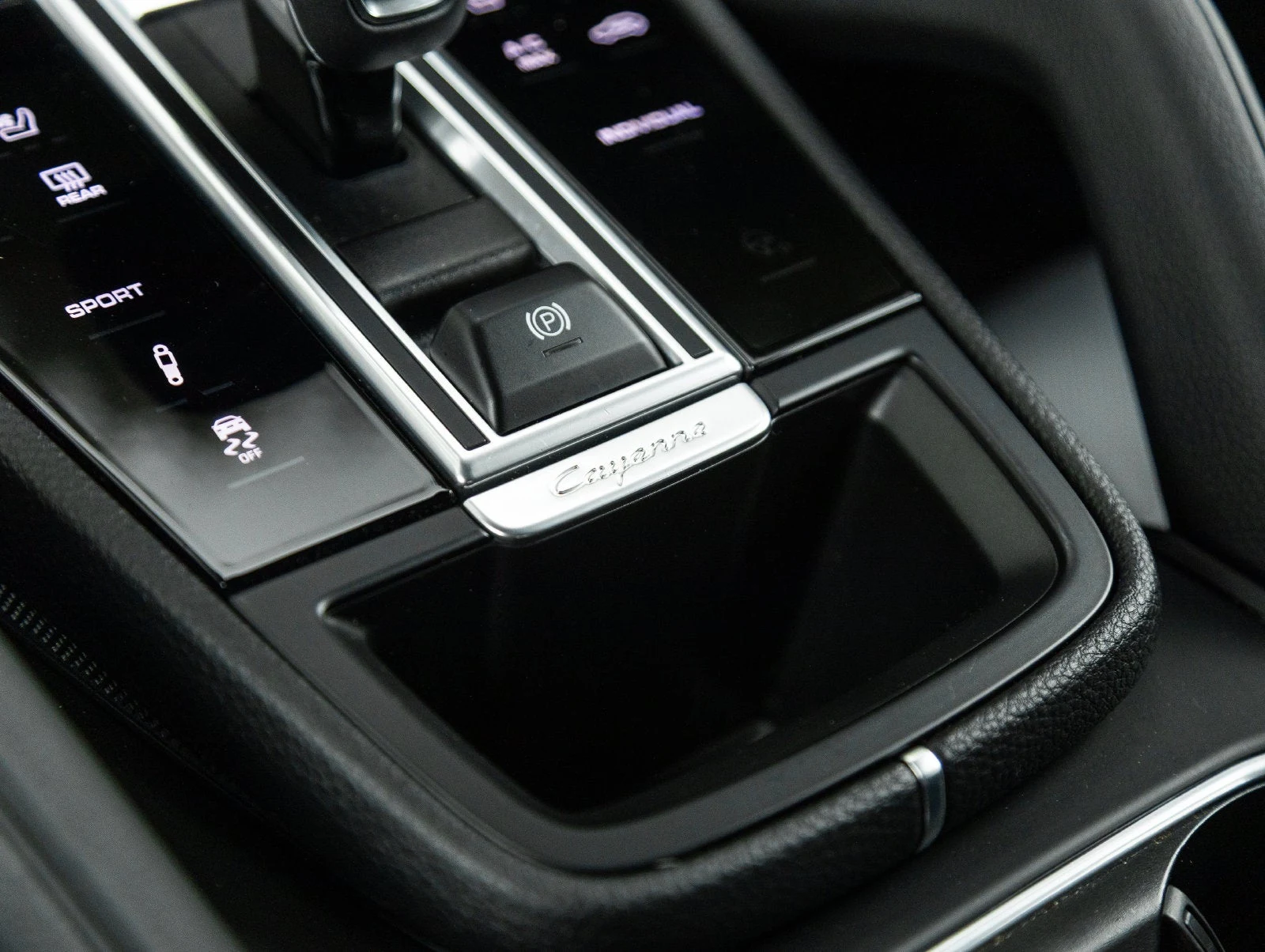 2023 Porsche Cayenne S Platinum Edition interior, center console, Black standard interior