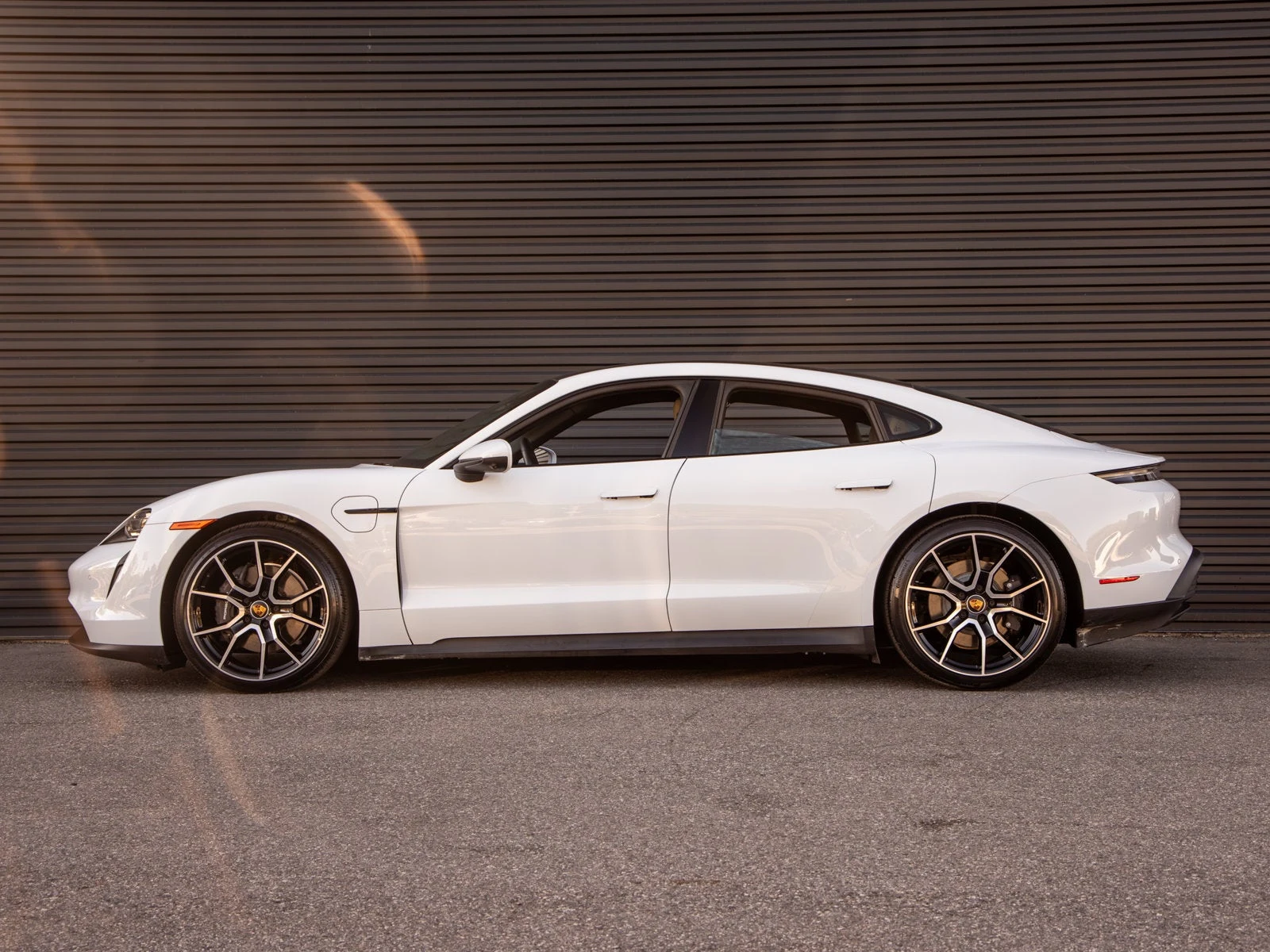 2023 Porsche Taycan, side profile, Carrara White Metallic