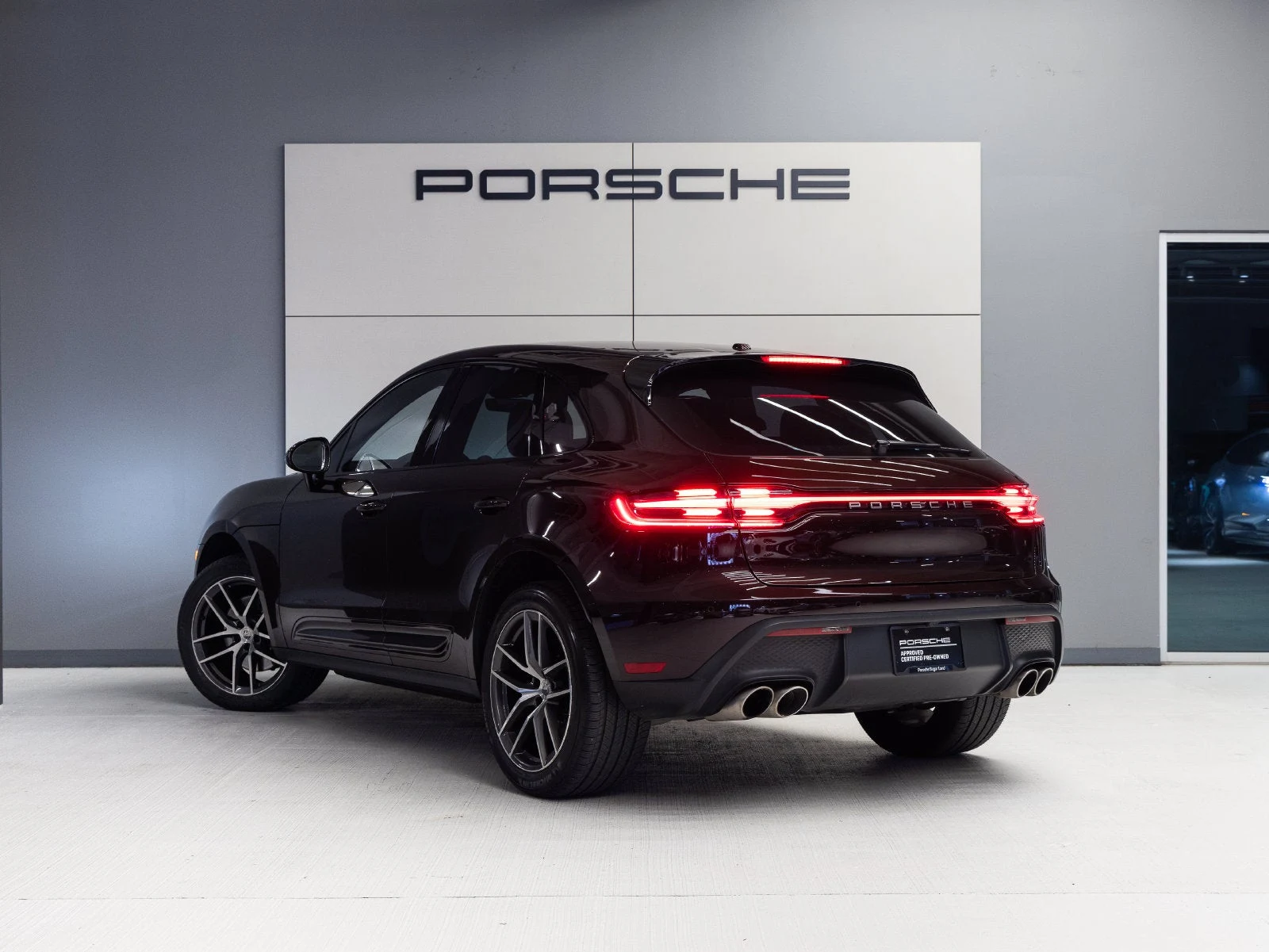 2023 Porsche Macan S, rear three-quarter view, Copper Ruby Metallic