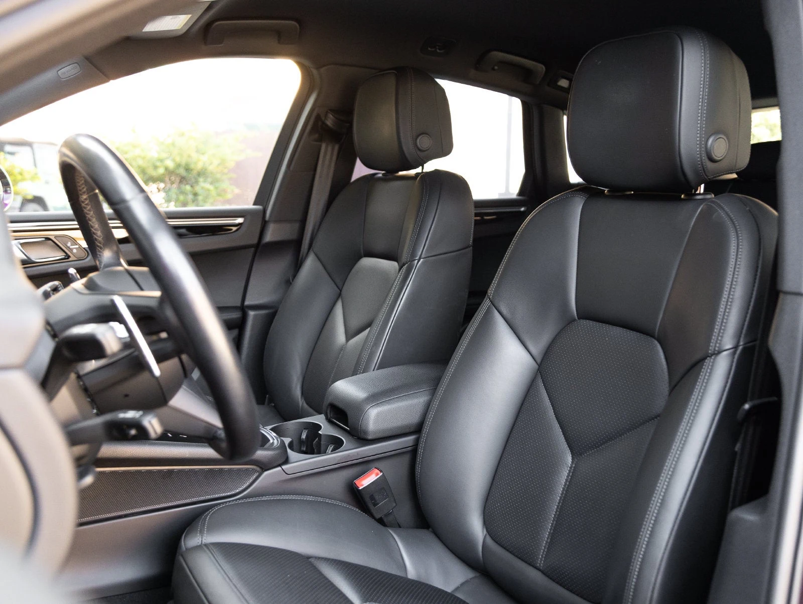 2023 Porsche Macan S interior, seats, Black standard interior
