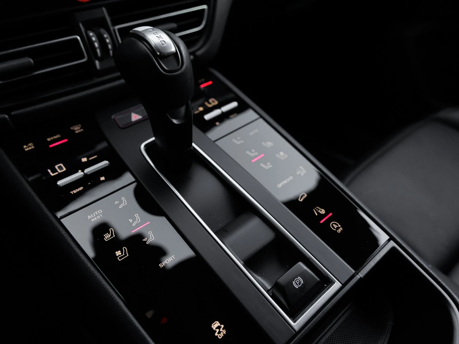2026 Porsche Macan interior, center console, Black standard interior