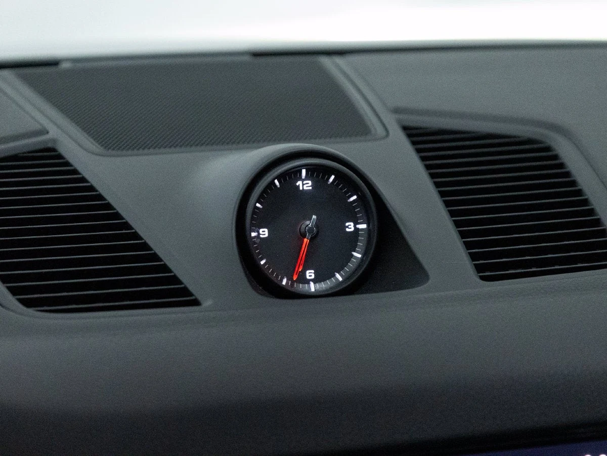 2023 Porsche Cayenne Platinum Edition interior, Black standard interior