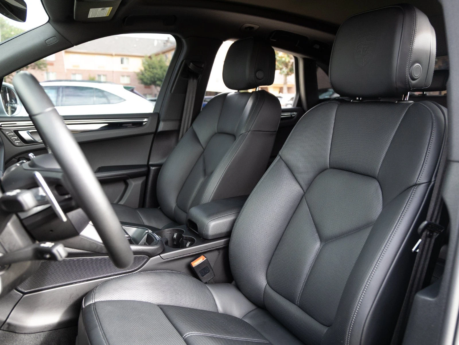 2024 Porsche Macan interior, seats, Black standard interior