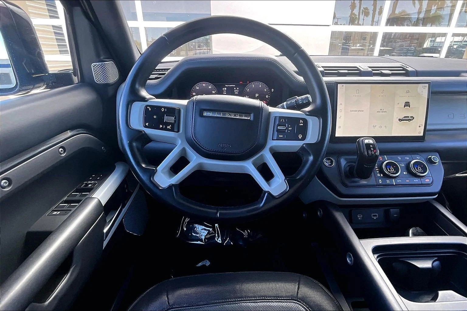 2023 Land Rover Defender 130 X-Dynamic SE interior, Ebony Windsor leather / Robustec