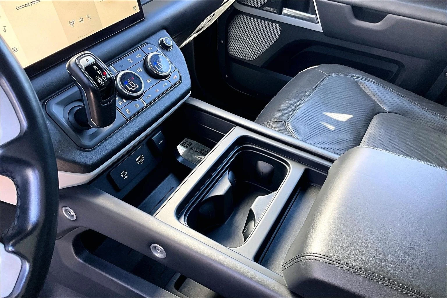 2023 Land Rover Defender 130 X-Dynamic SE interior, center console, Ebony Windsor leather / Robustec