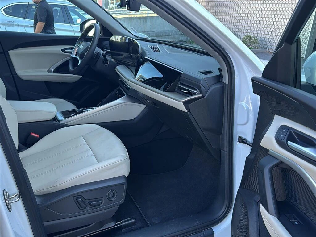 2026 Audi Q5 Premium quattro interior, Pearl Beige leather