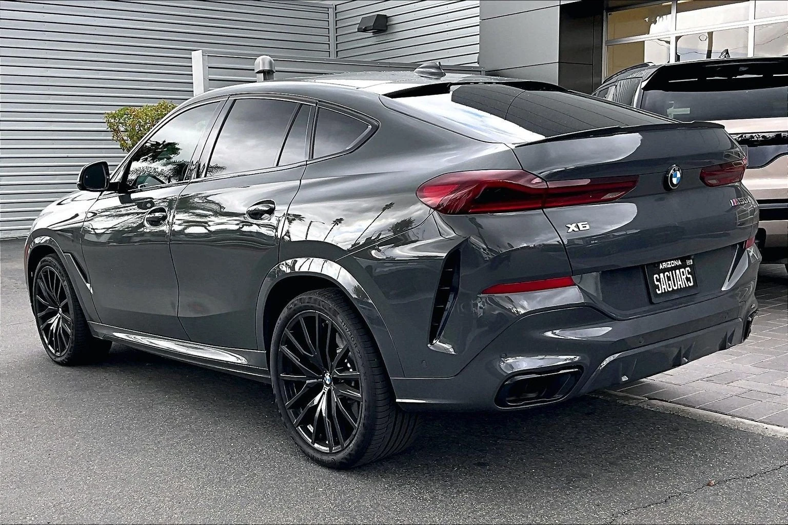 2021 BMW X6 M50i, rear three-quarter view, Dravit Grey Metallic