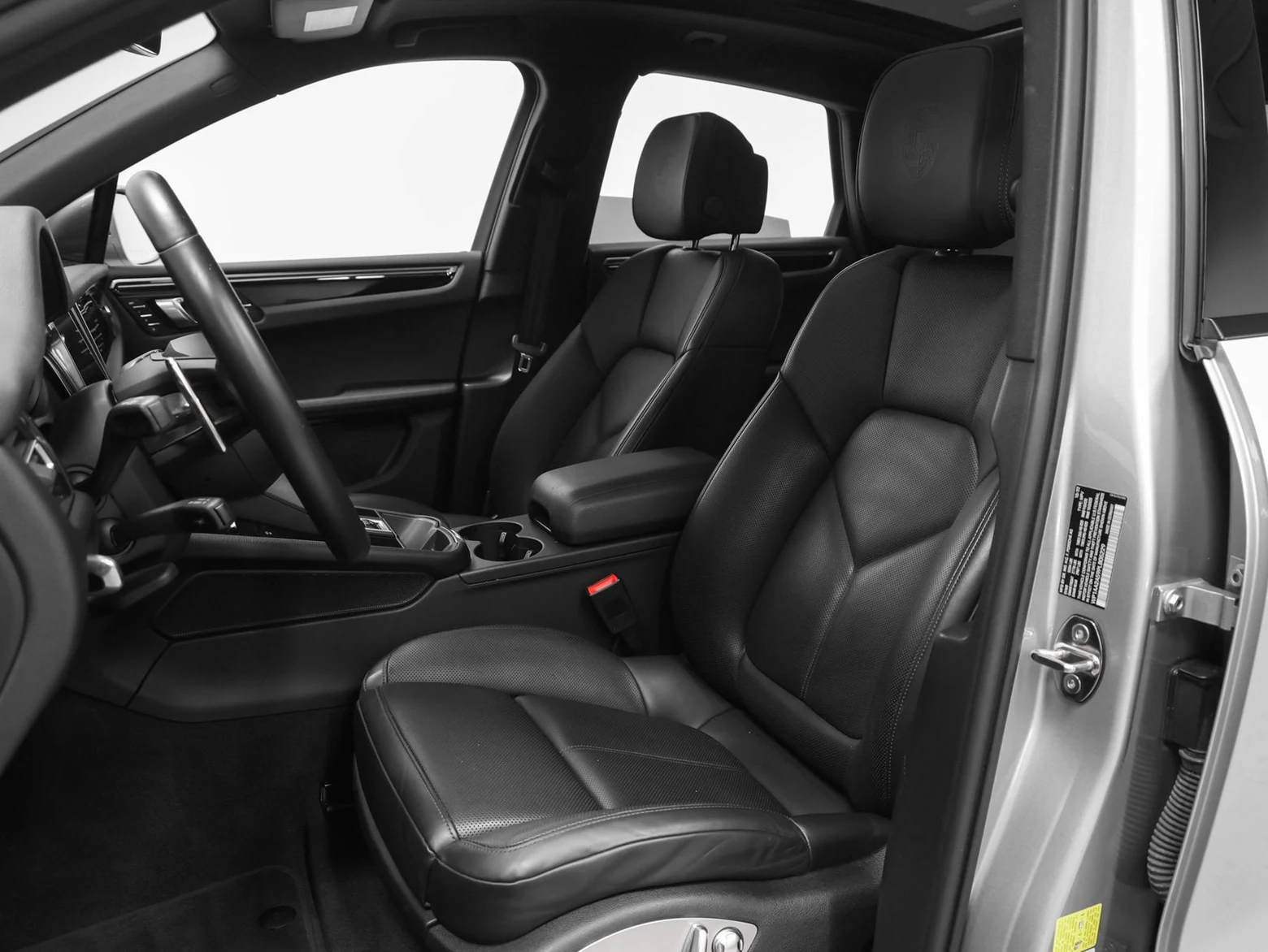 2023 Porsche Macan interior, seats, Black standard interior