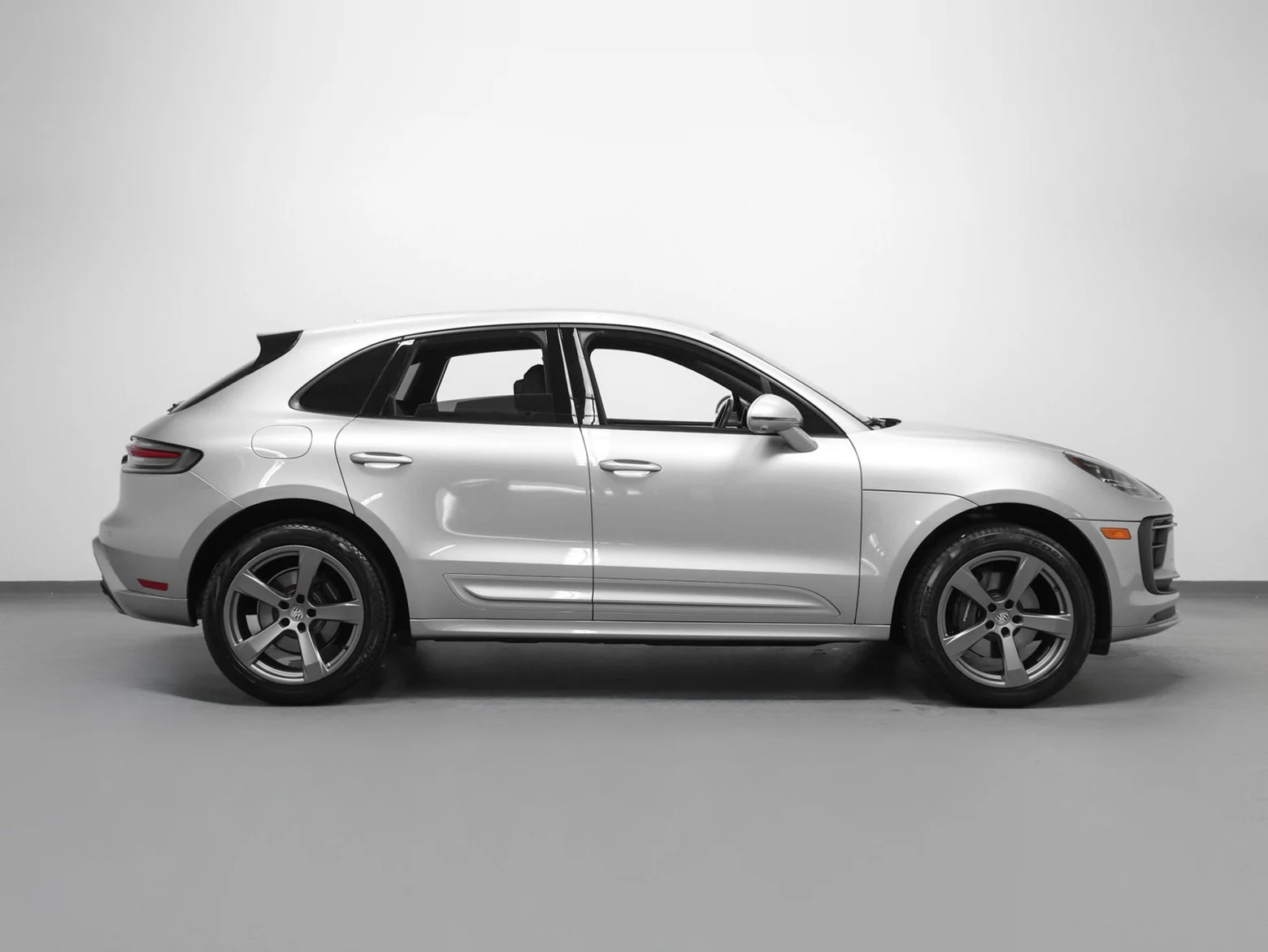 2023 Porsche Macan, side profile, Dolomite Silver Metallic