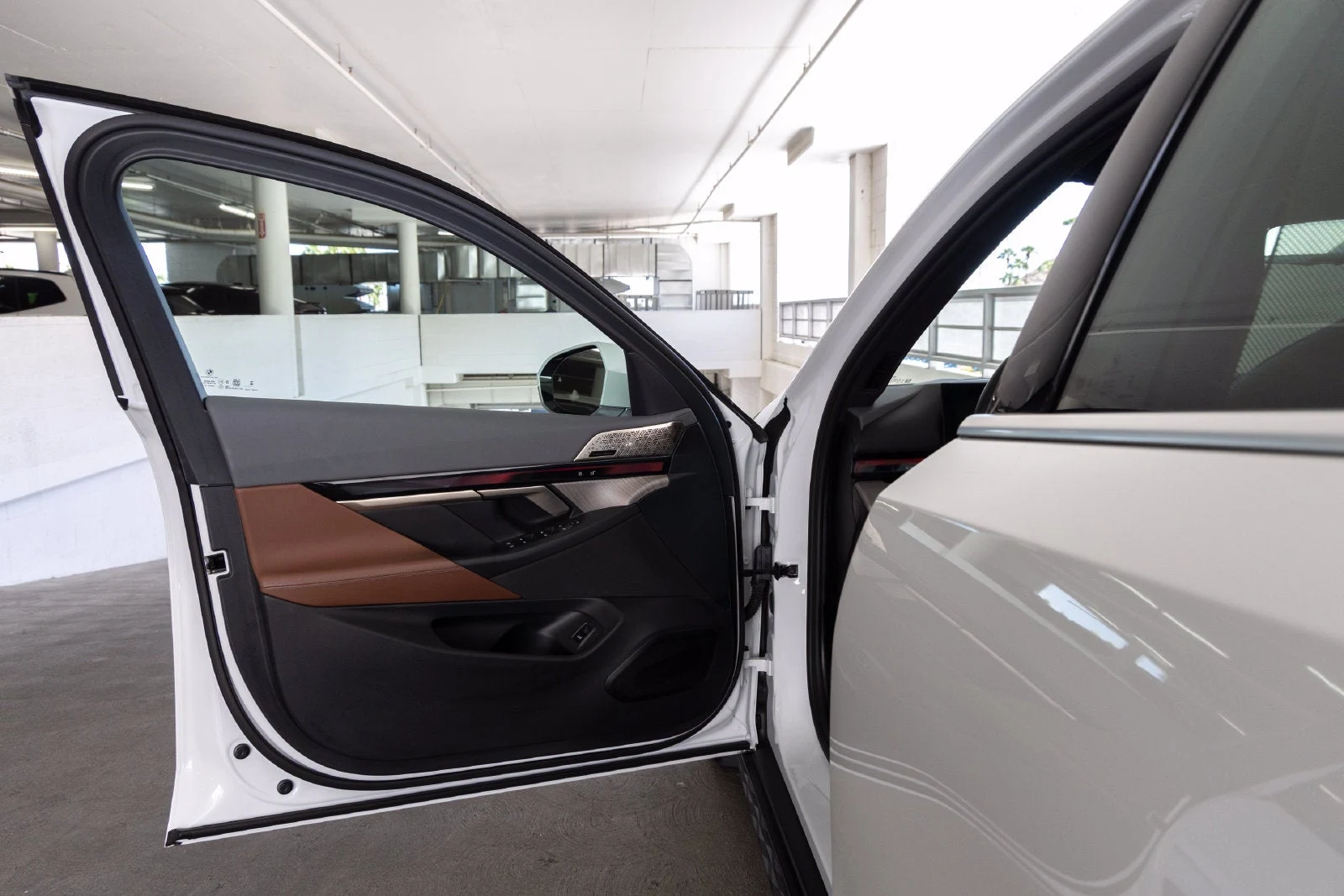 2024 BMW i5 eDrive40 for sale, exterior, Mineral White Metallic