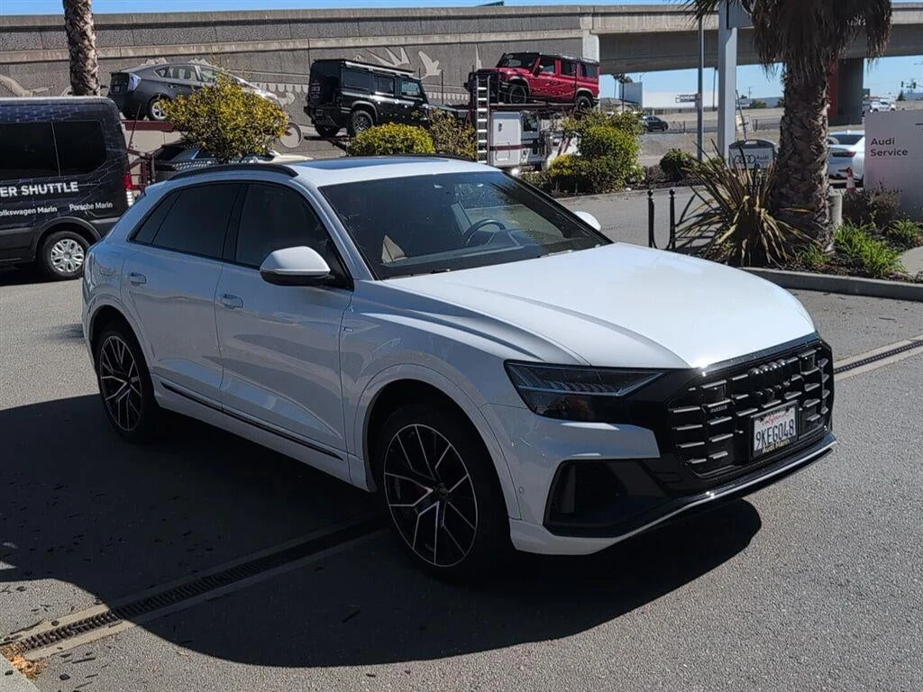 2023 Audi Q8 55 TFSI Premium Plus quattro for sale, front three-quarter view, Glacier White Metallic