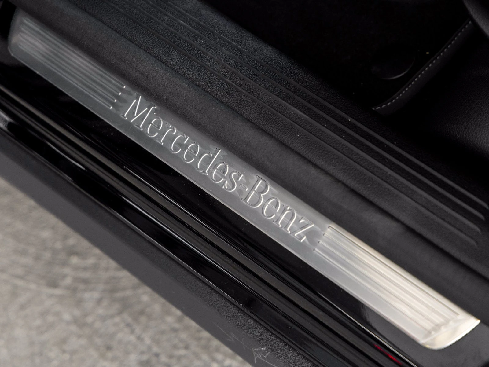 2026 Mercedes-Benz GLA 250 4MATIC interior, door sill, Black MB-Tex