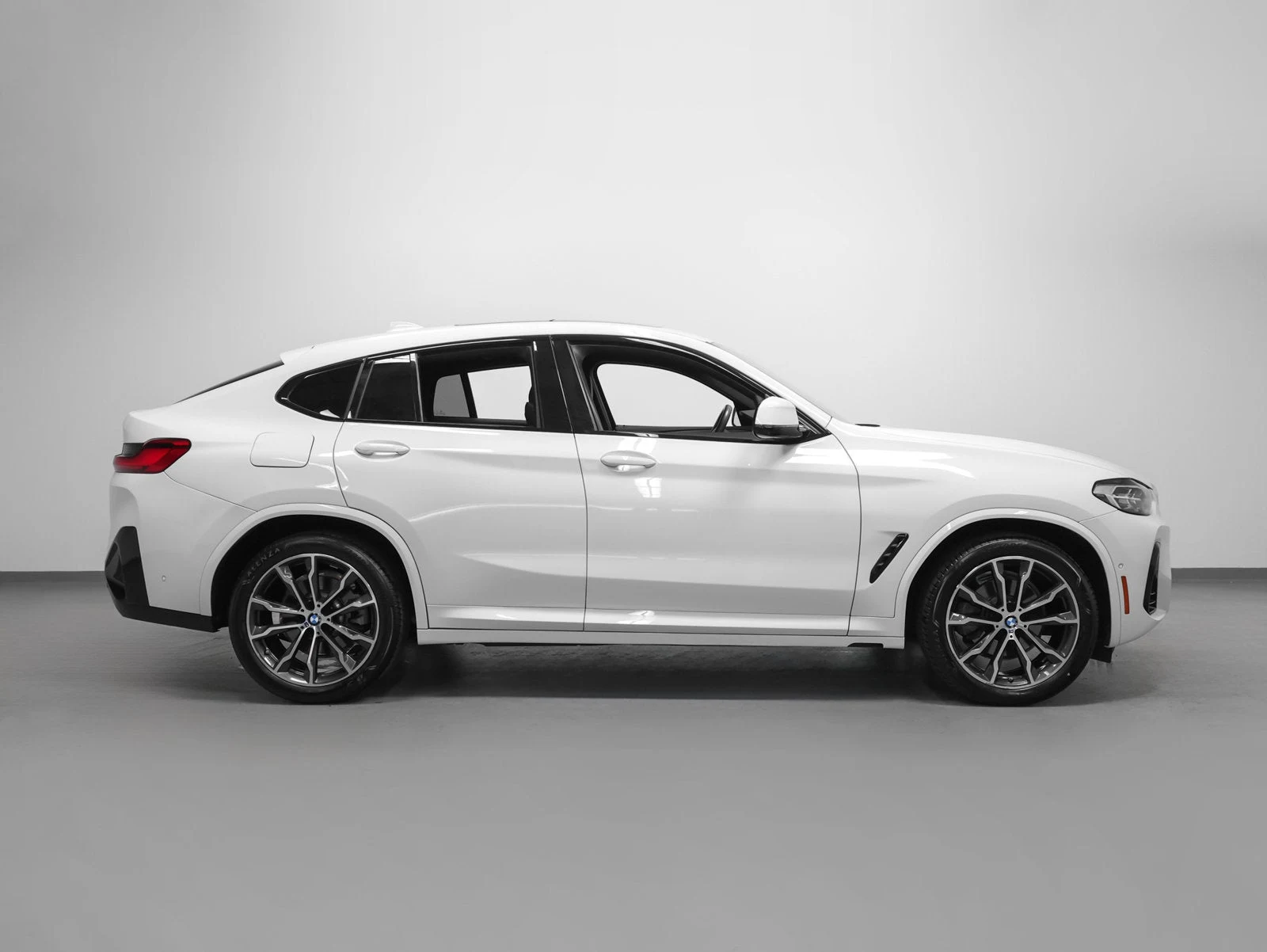 2023 BMW X4 xDrive30i, side profile, Alpine White