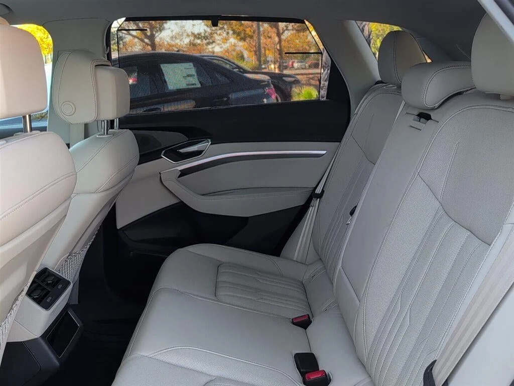 2024 Audi Q8 e-tron Prestige quattro interior, seats, Pearl Beige Valcona/Milano leather