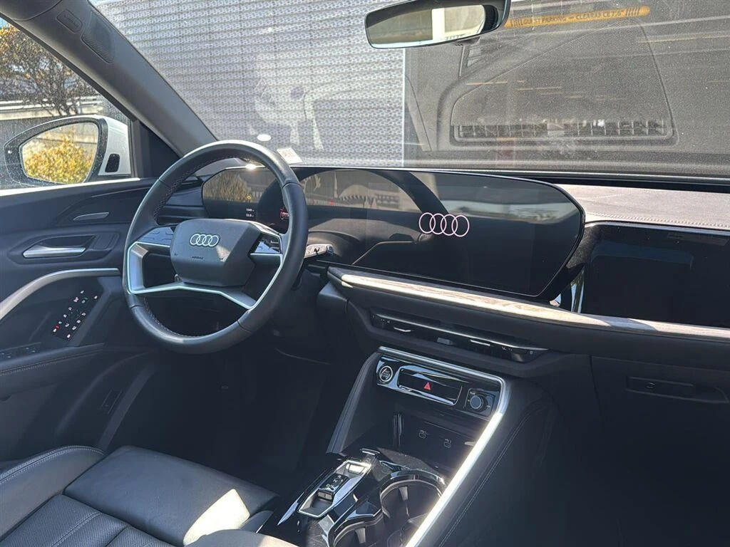 2025 Audi Q5 Premium Plus quattro interior, dashboard, Black leather