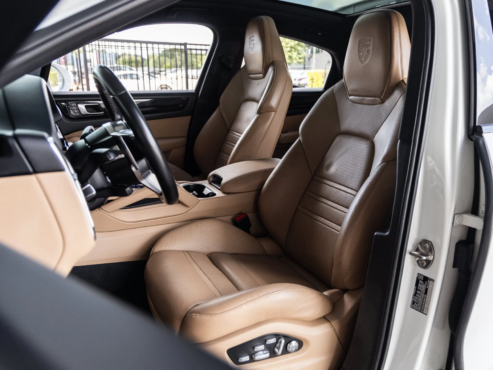 2020 Porsche Cayenne E-Hybrid Coupe interior, seats, Black / Mojave Beige
