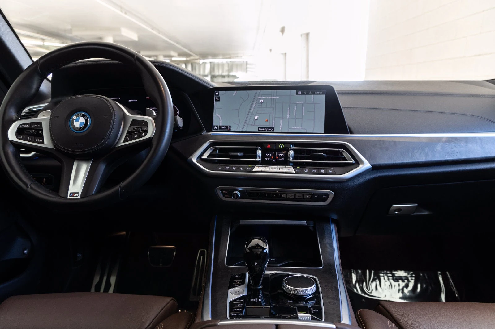2022 BMW X5 xDrive45e interior, Coffee leather