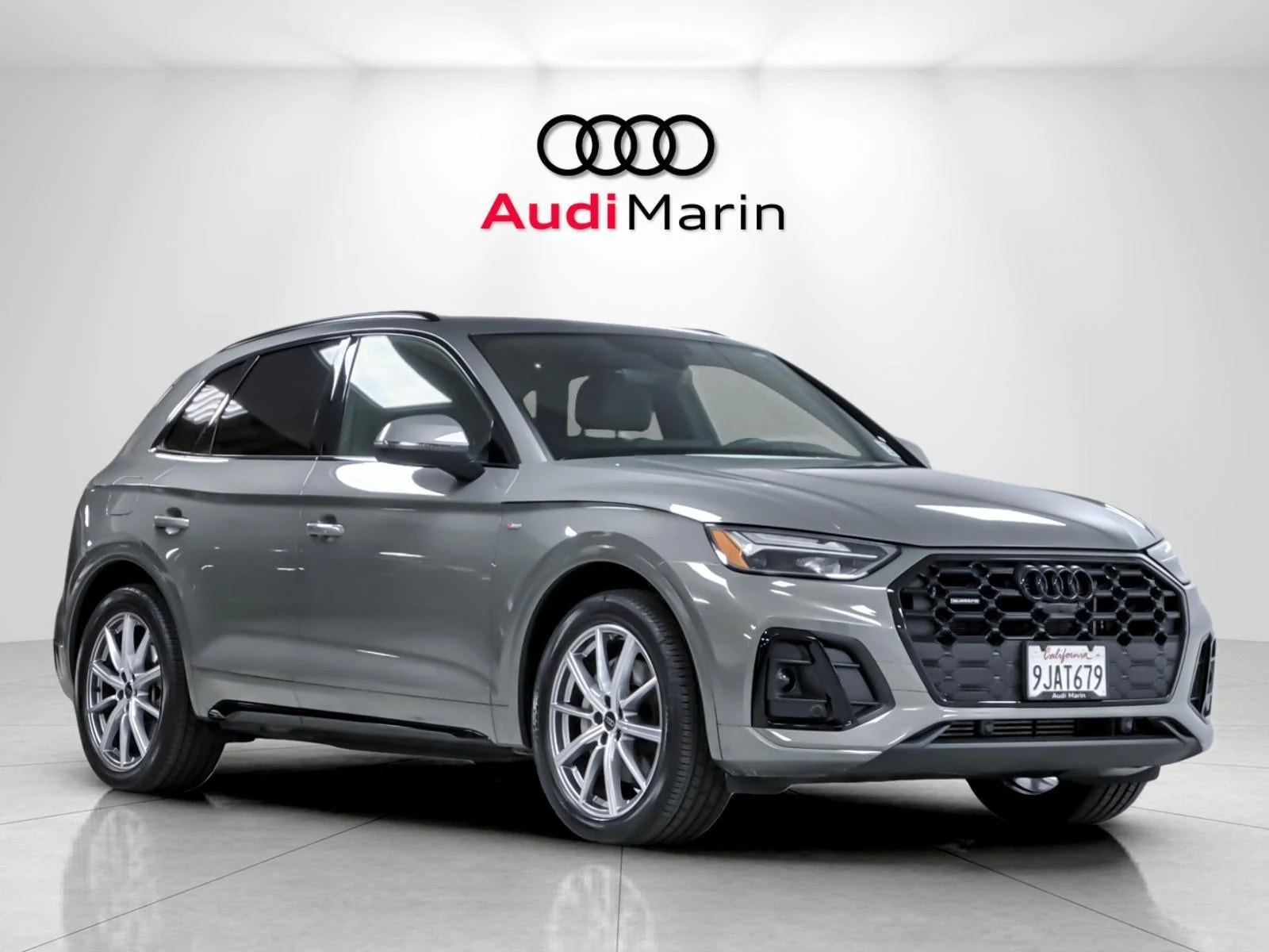 2023 Audi Q5 S line 55 TFSI e Premium Plus quattro for sale, front three-quarter view