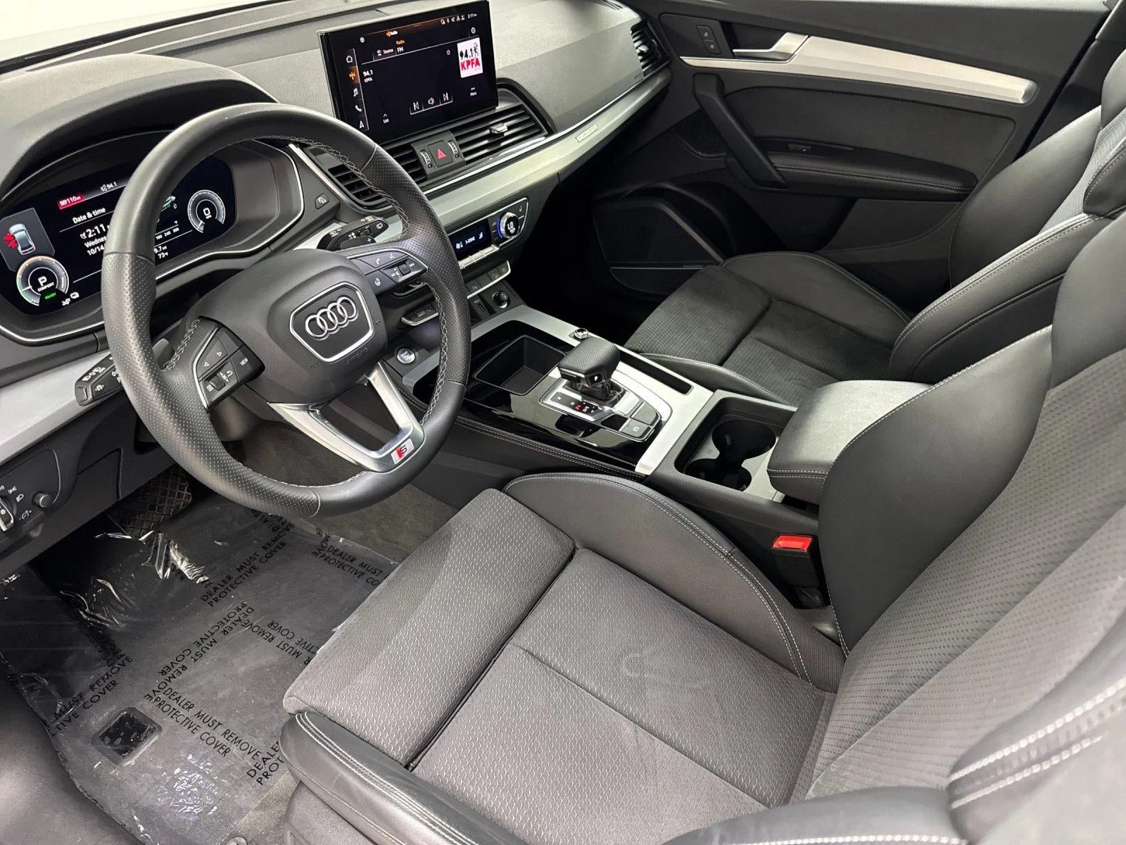 2023 Audi Q5 S line 55 TFSI e Premium Plus quattro interior, Black