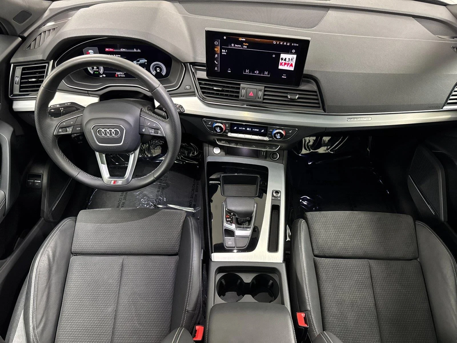 2023 Audi Q5 S line 55 TFSI e Premium Plus quattro interior, dashboard, Black
