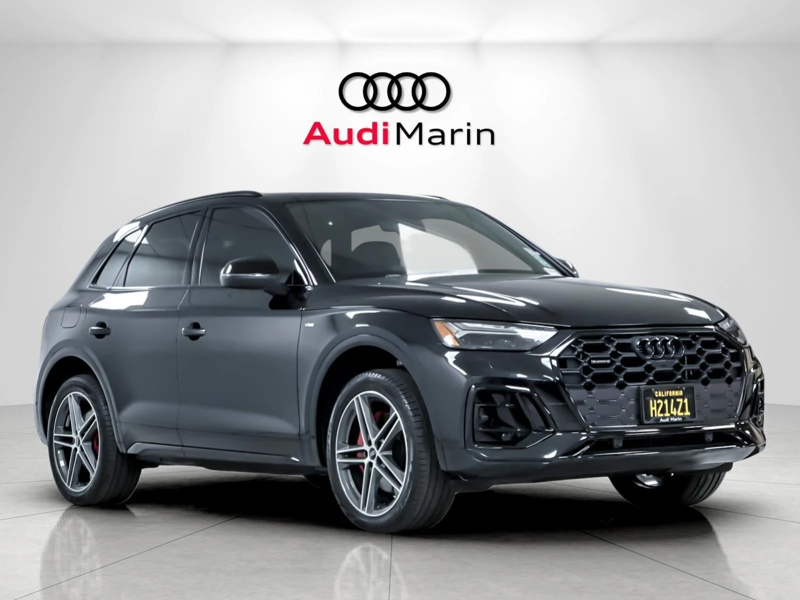 2024 Audi Q5 S line 55 TFSI e Prestige quattro for sale, front three-quarter view, Mythos Black Metallic