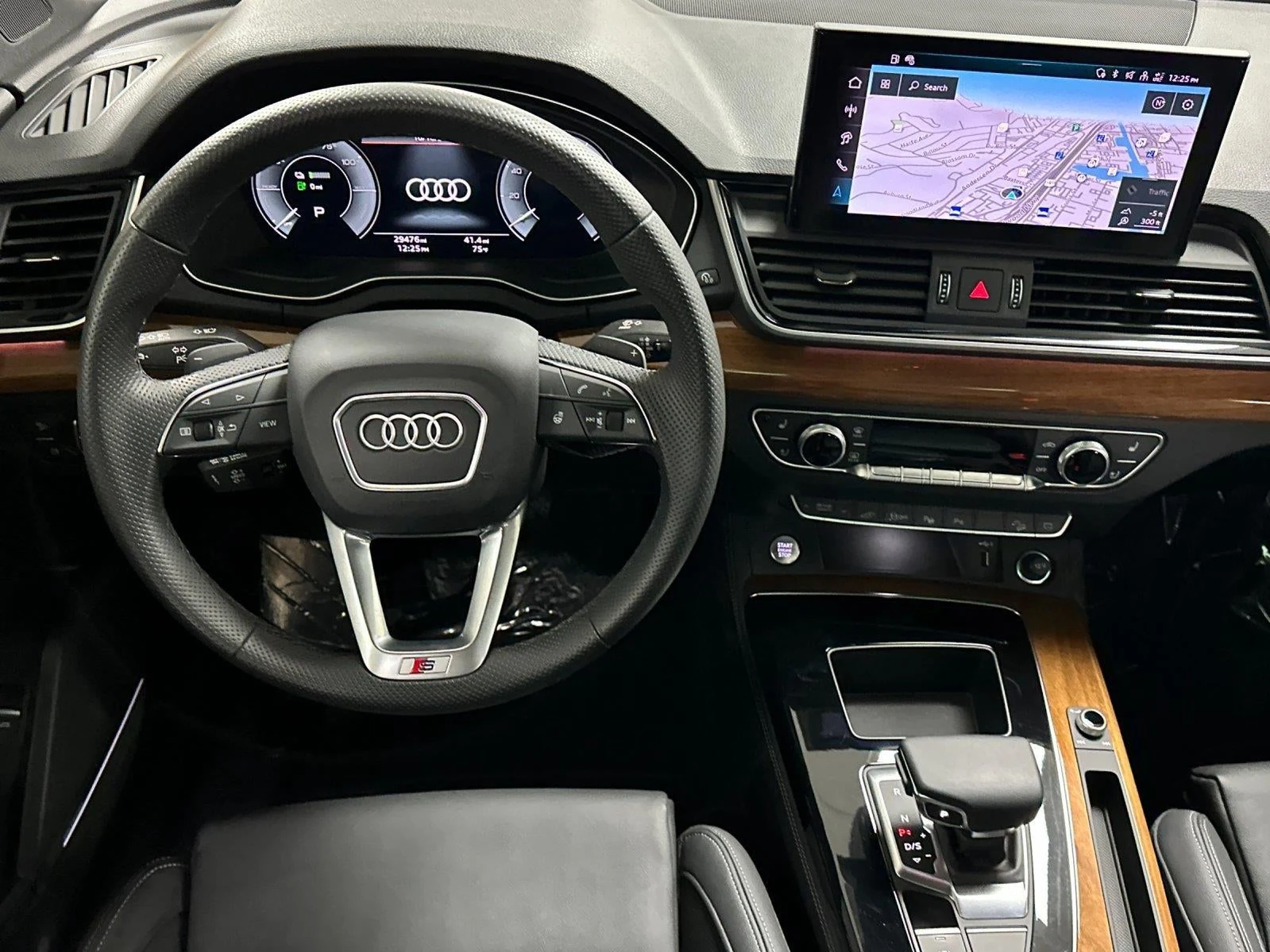 2024 Audi Q5 S line 55 TFSI e Prestige quattro interior, Black leather