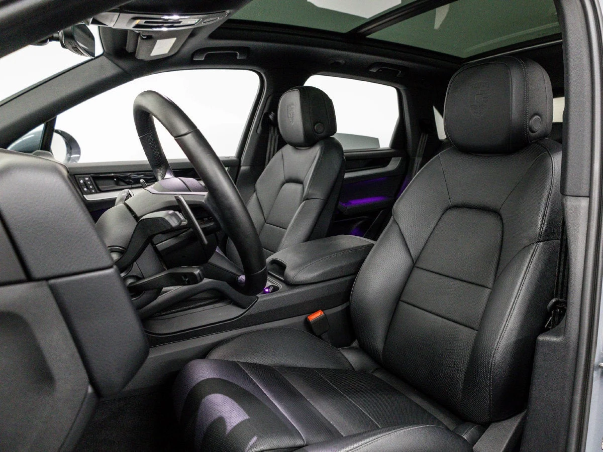 2024 Porsche Cayenne E-Hybrid interior, seats, Black partial leather