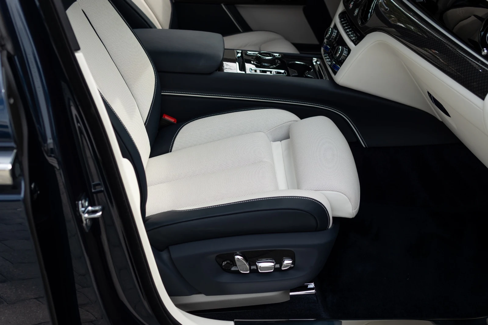2023 Rolls-Royce Ghost II Black Badge, 18/30