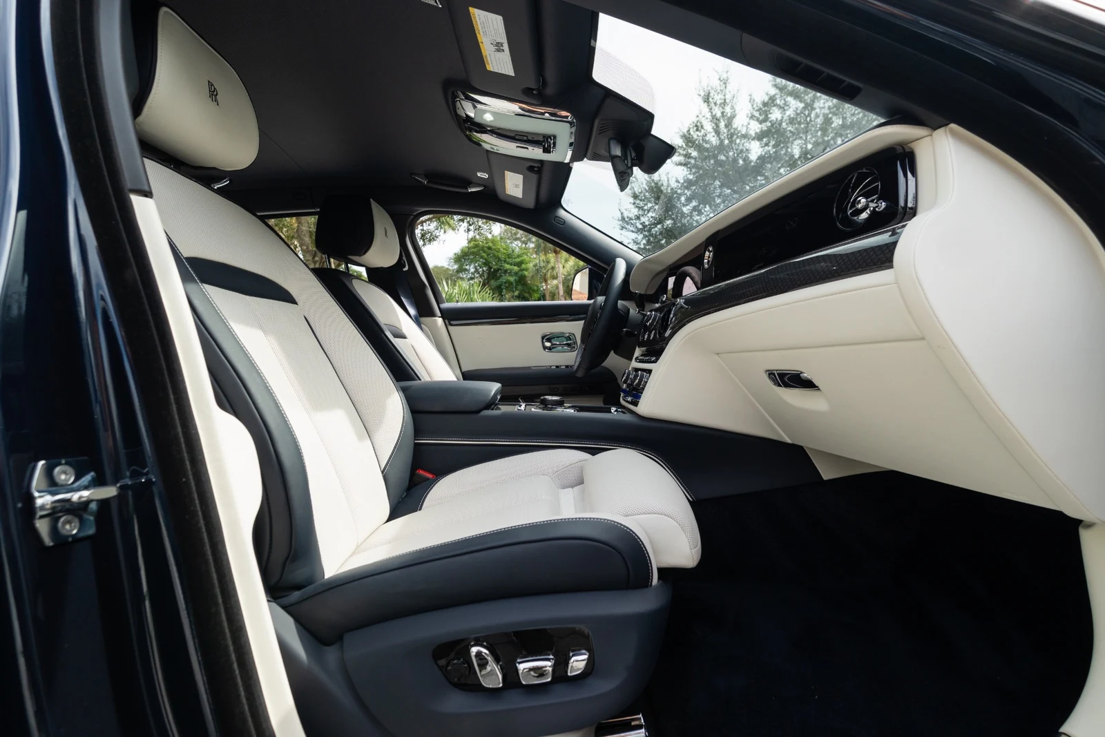 2023 Rolls-Royce Ghost II Black Badge, 26/30