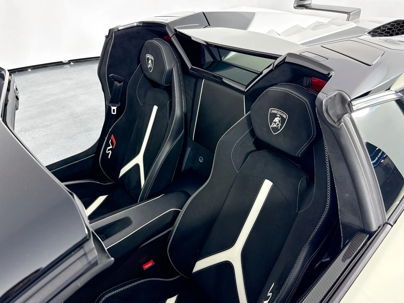 2020 Lamborghini Aventador SVJ Roadster, 3/30