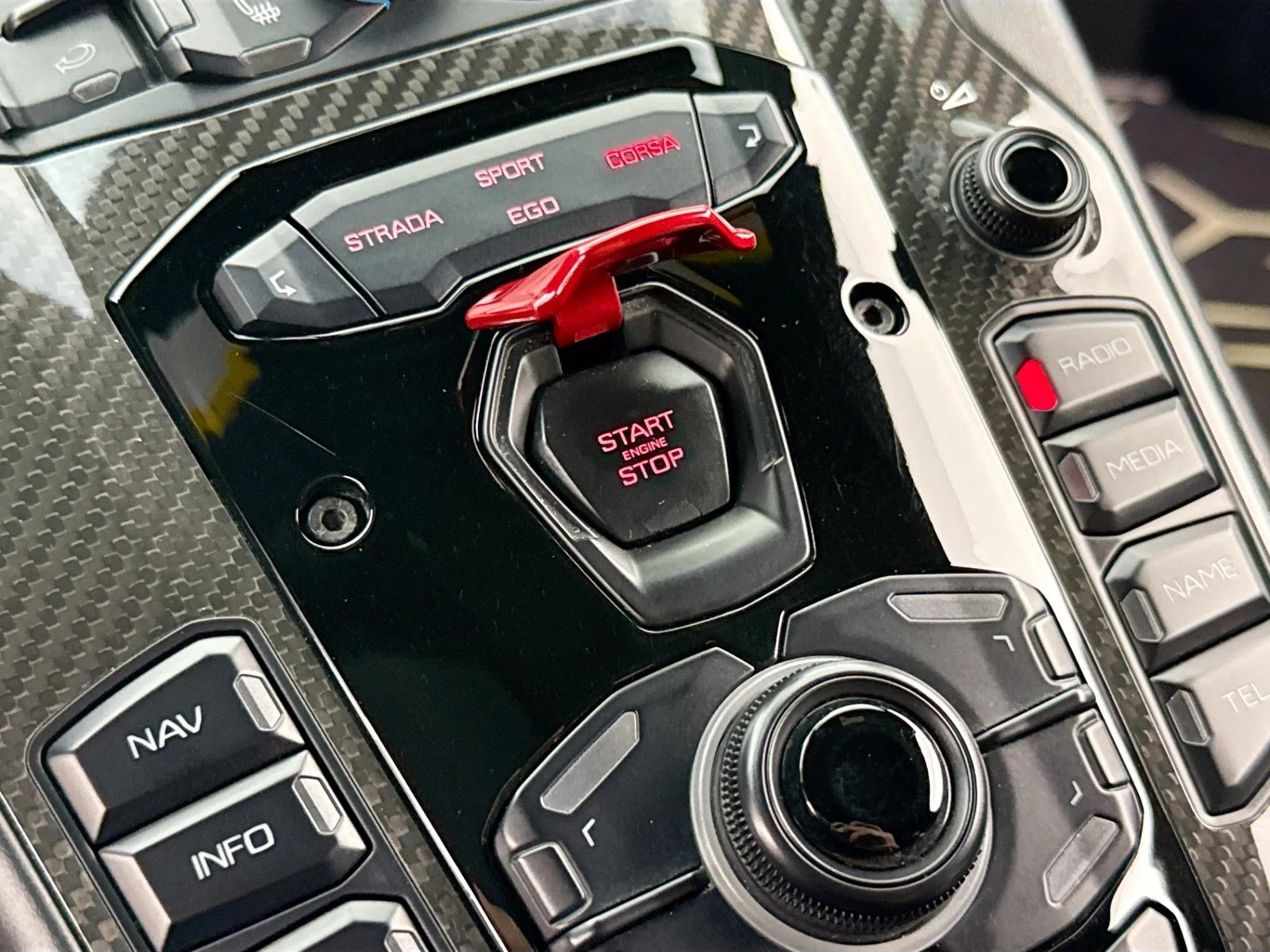 2020 Lamborghini Aventador SVJ Roadster, 13/30