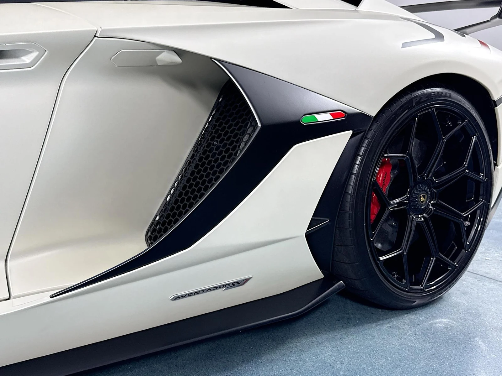 2020 Lamborghini Aventador SVJ Roadster, 18/30