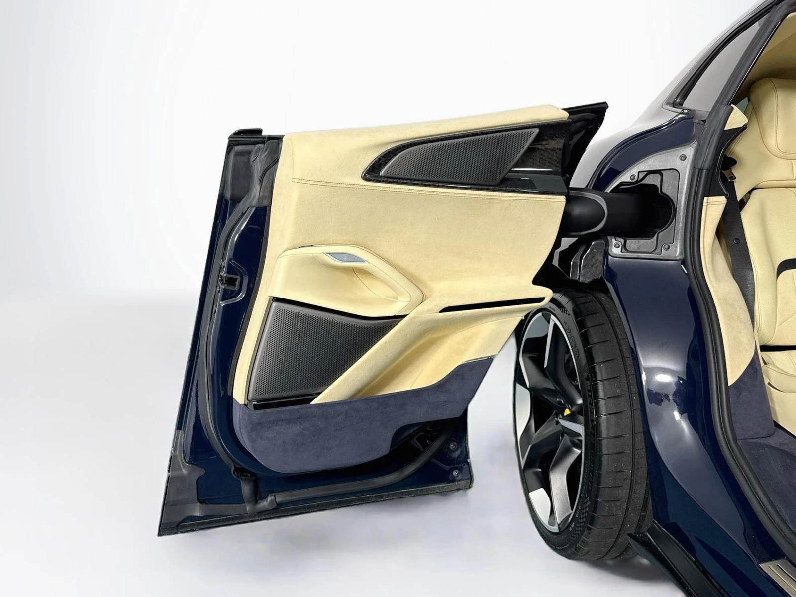 2024 Ferrari Purosangue, 29/30