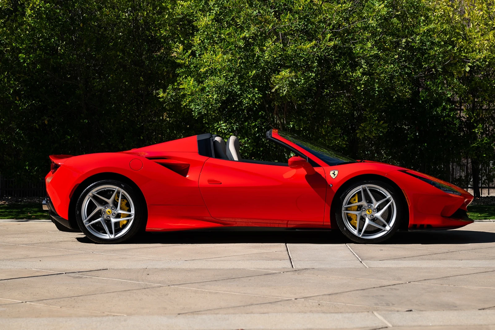 2022 Ferrari F8 Spider, 5/30