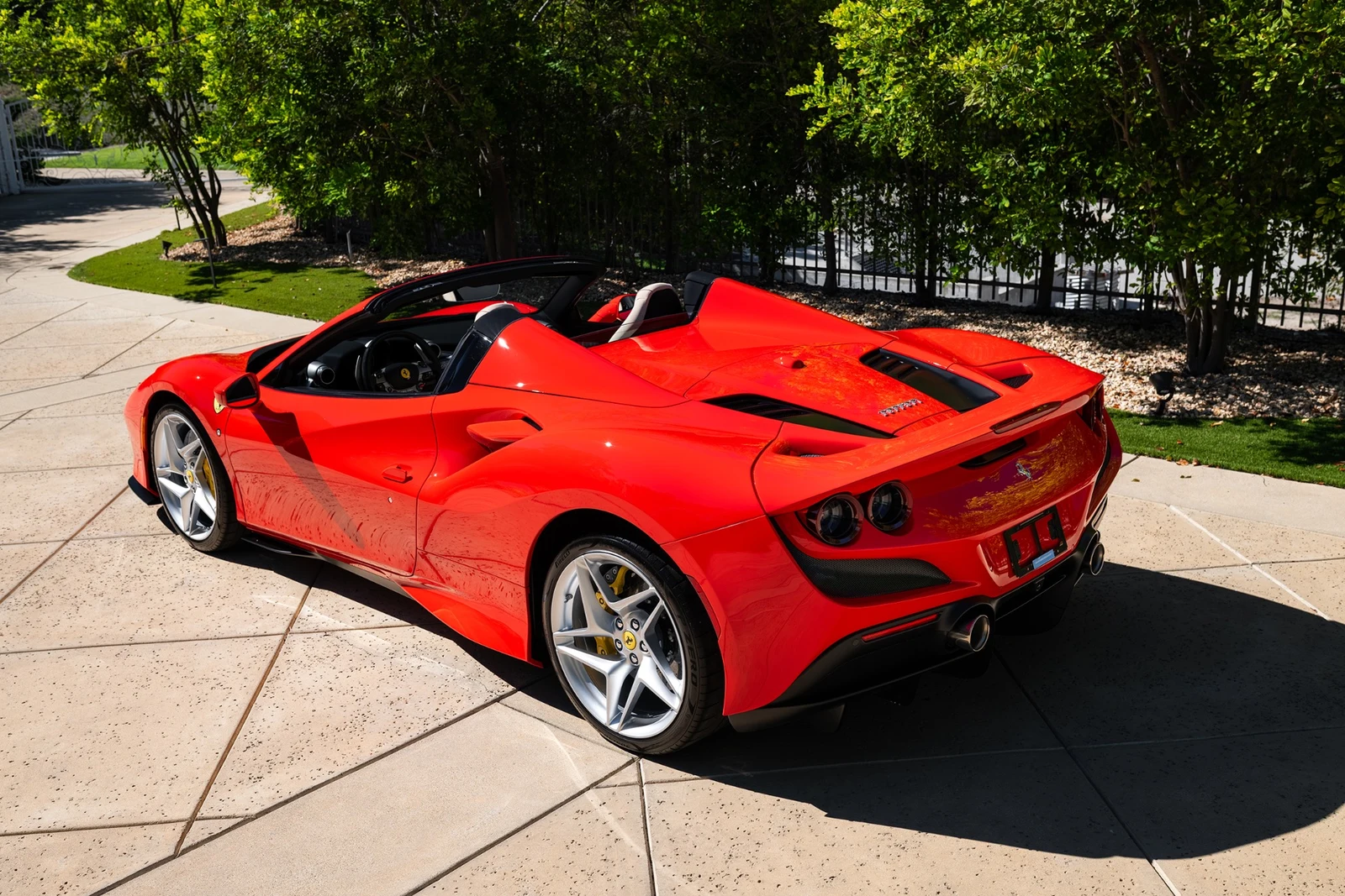 2022 Ferrari F8 Spider, 9/30