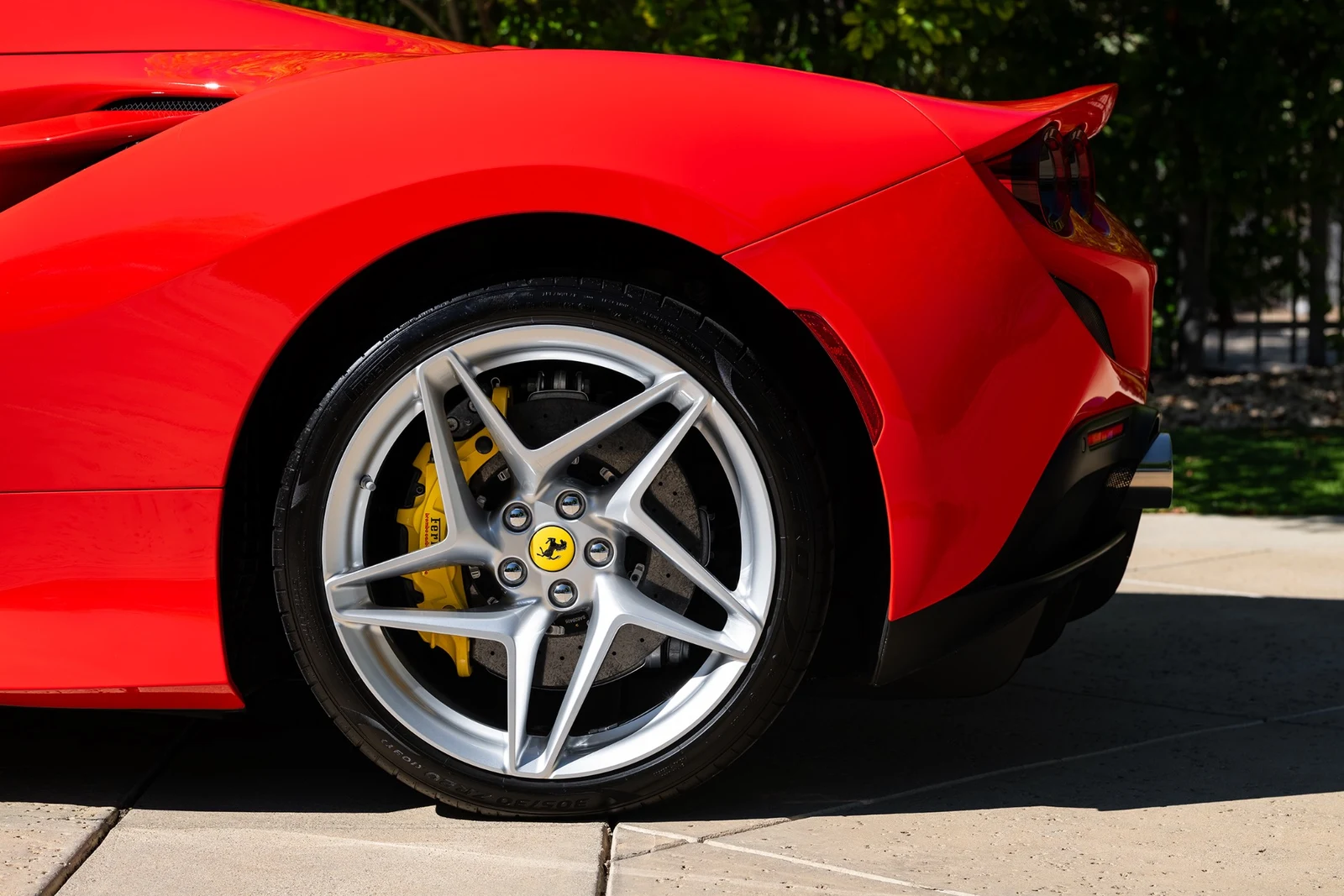 2022 Ferrari F8 Spider, 13/30