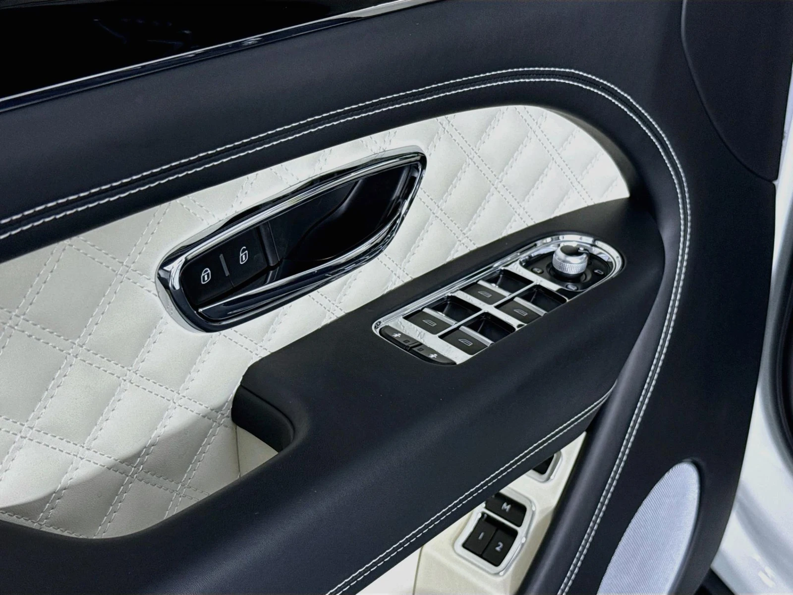 2023 Bentley Bentayga S V8, 8/30