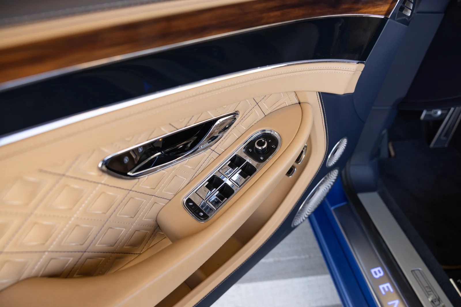 2020 Bentley Continental GTC V8, 16/30