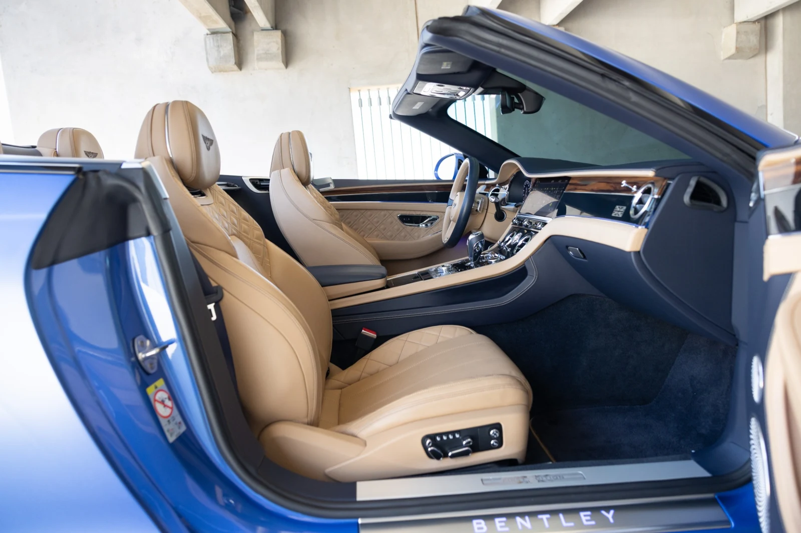 2020 Bentley Continental GTC V8, 23/30
