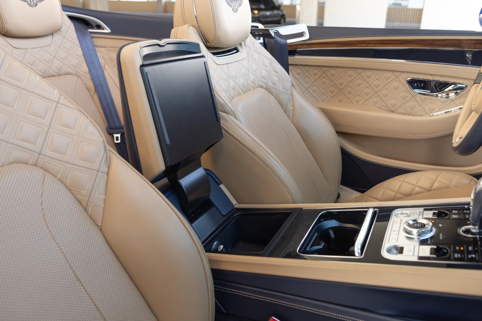 2020 Bentley Continental GTC V8, 28/30