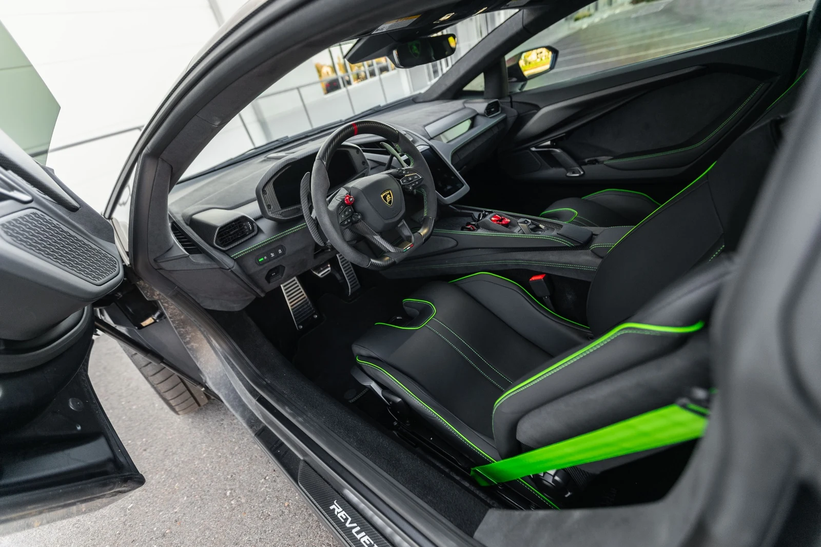 2025 Lamborghini Revuelto, 17/30