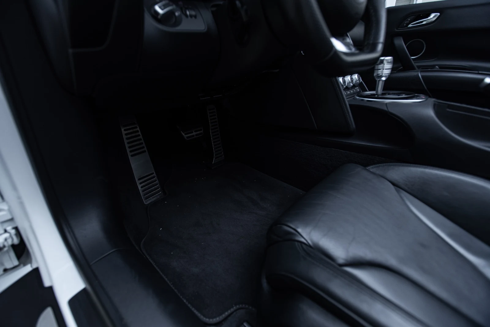2012 Audi R8 5.2 quattro Spyder (Type 42), 12/30