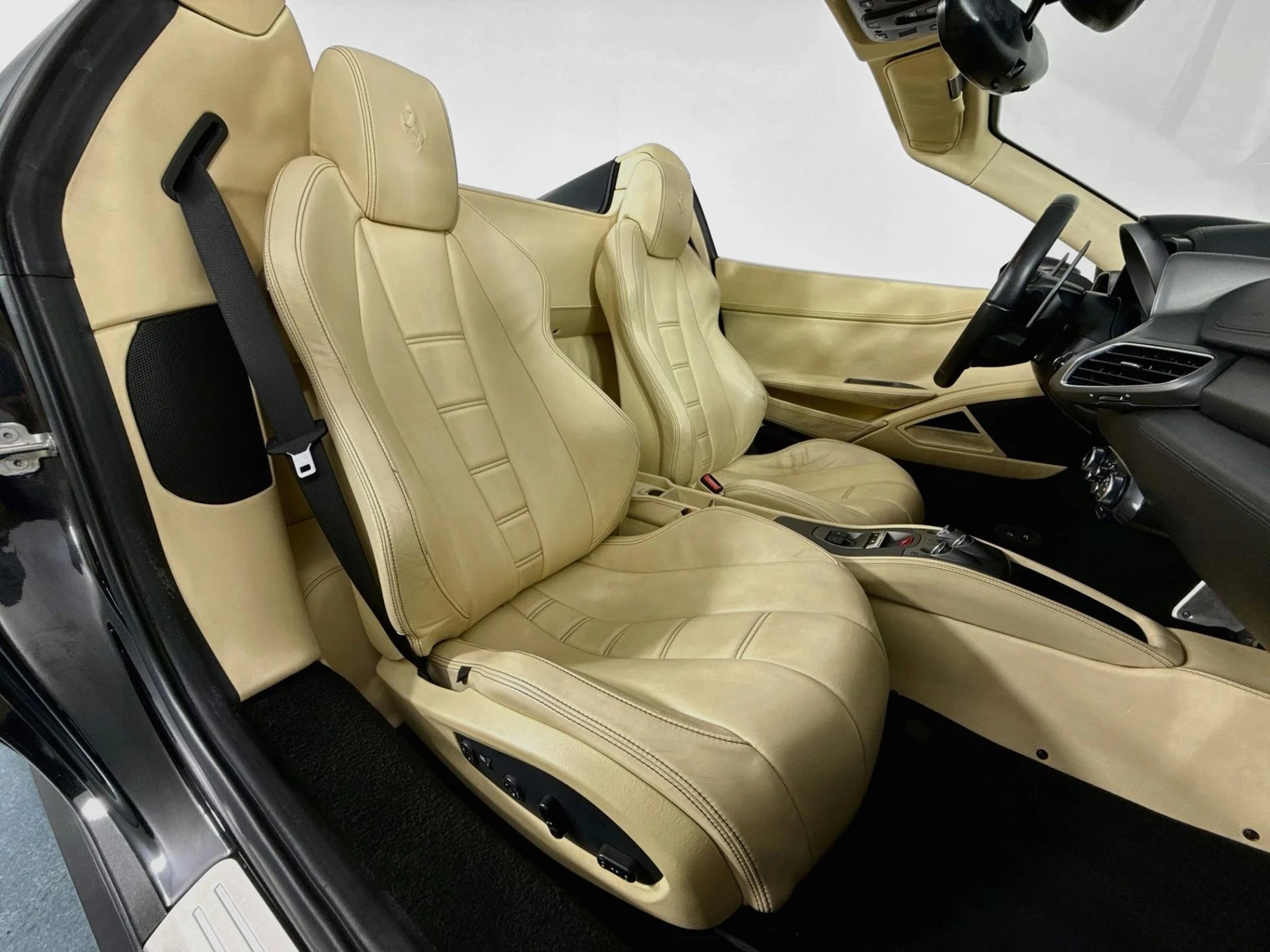2012 Ferrari 458 Spider, 10/30