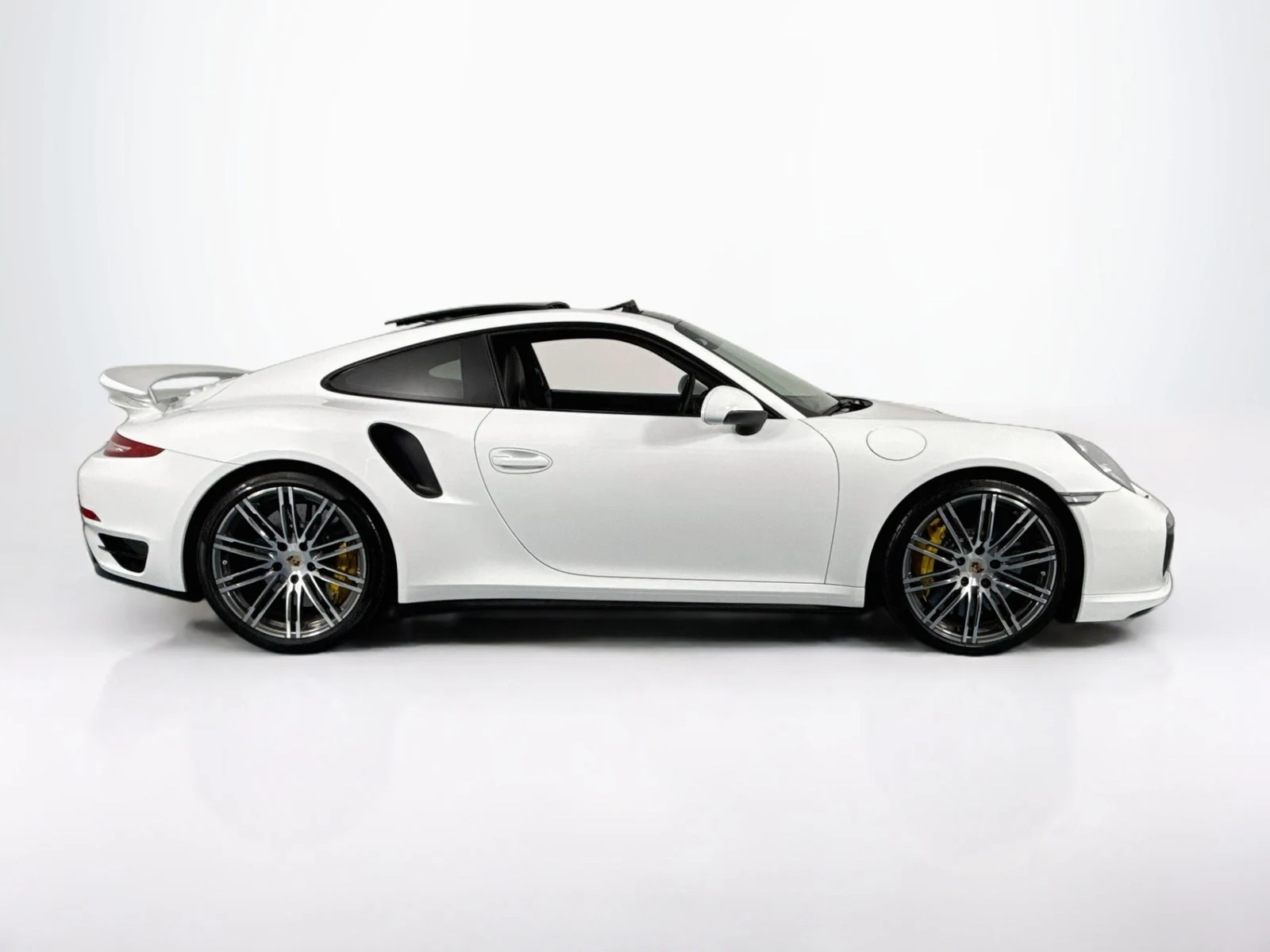 2014 Porsche 911 (991.1) Turbo S, 2/30