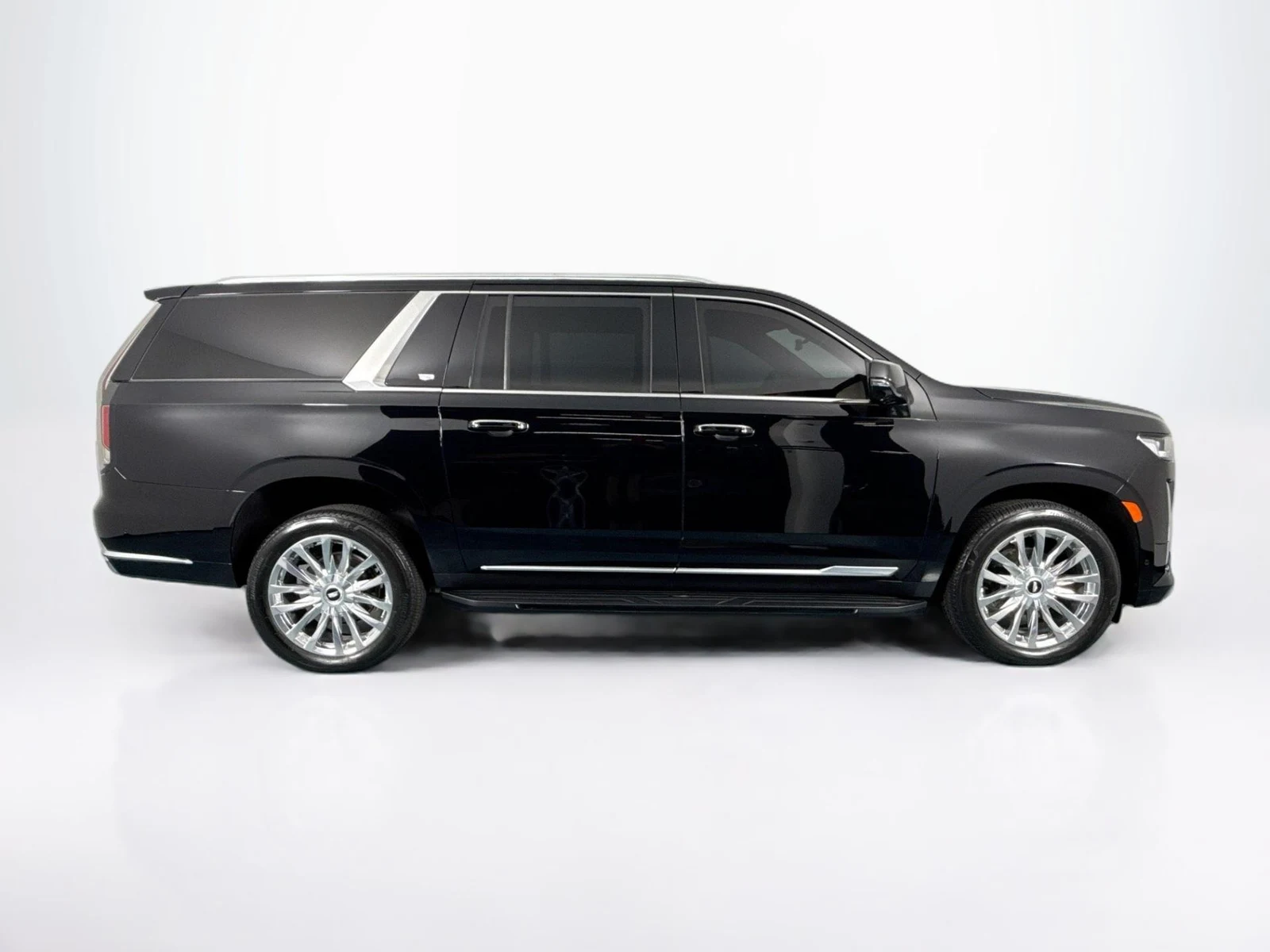 2023 Cadillac Escalade ESV Premium Luxury, 2/30