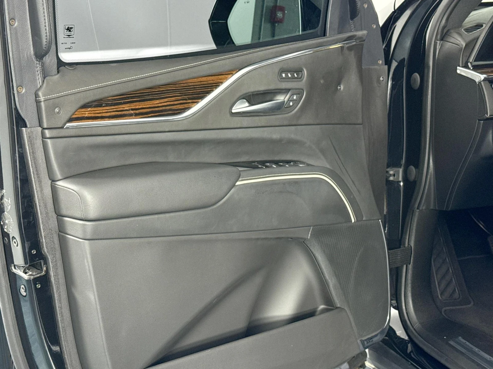 2023 Cadillac Escalade ESV Premium Luxury, 8/30