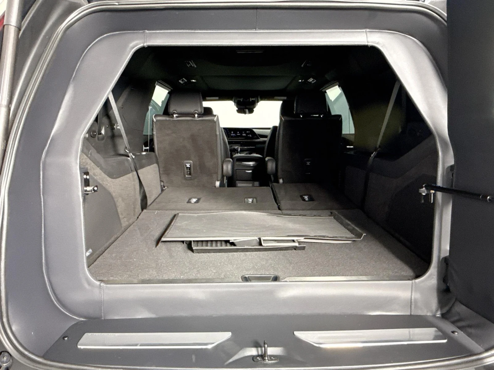 2023 Cadillac Escalade ESV Premium Luxury, 14/30