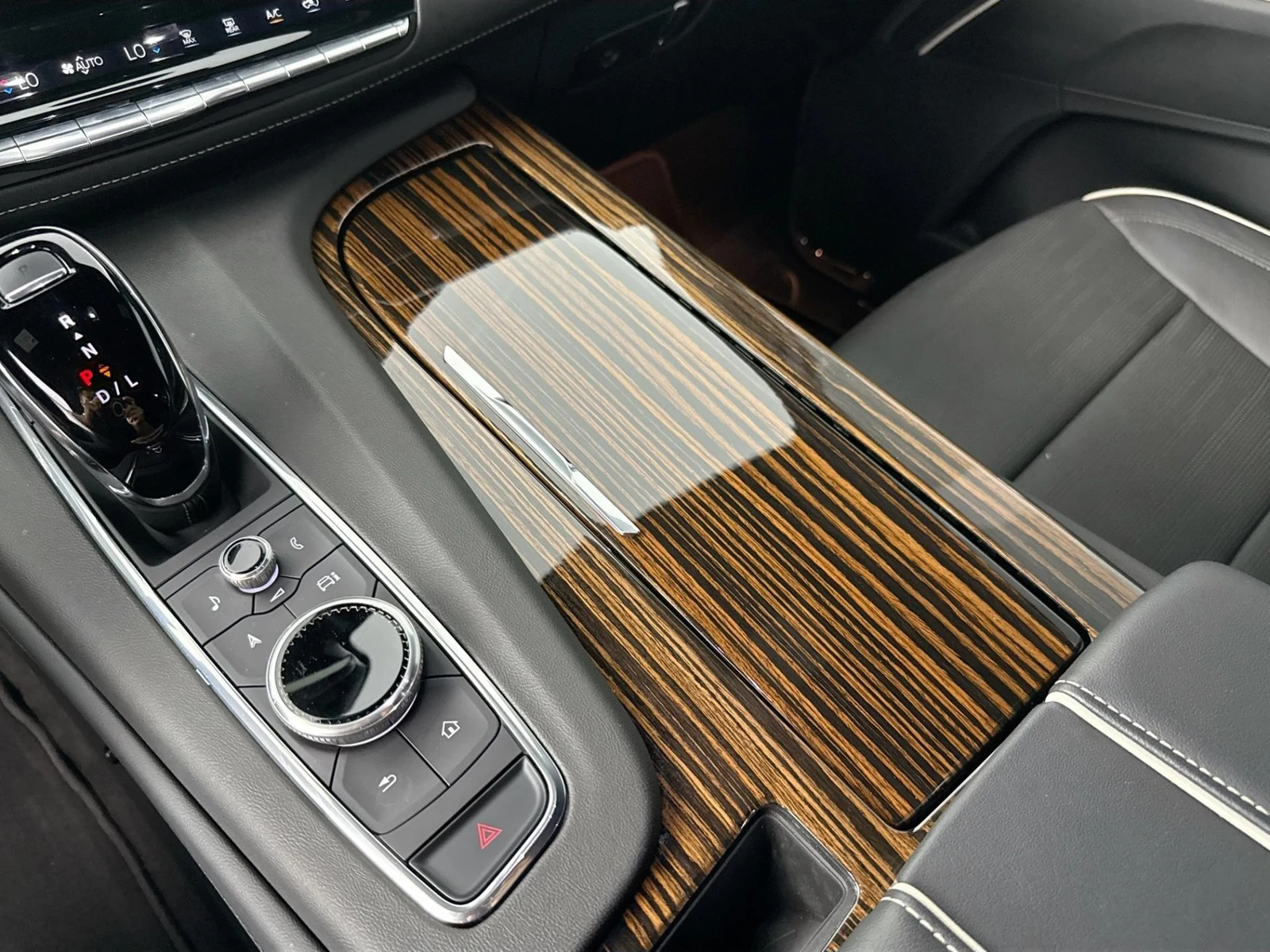 2023 Cadillac Escalade ESV Premium Luxury, 17/30