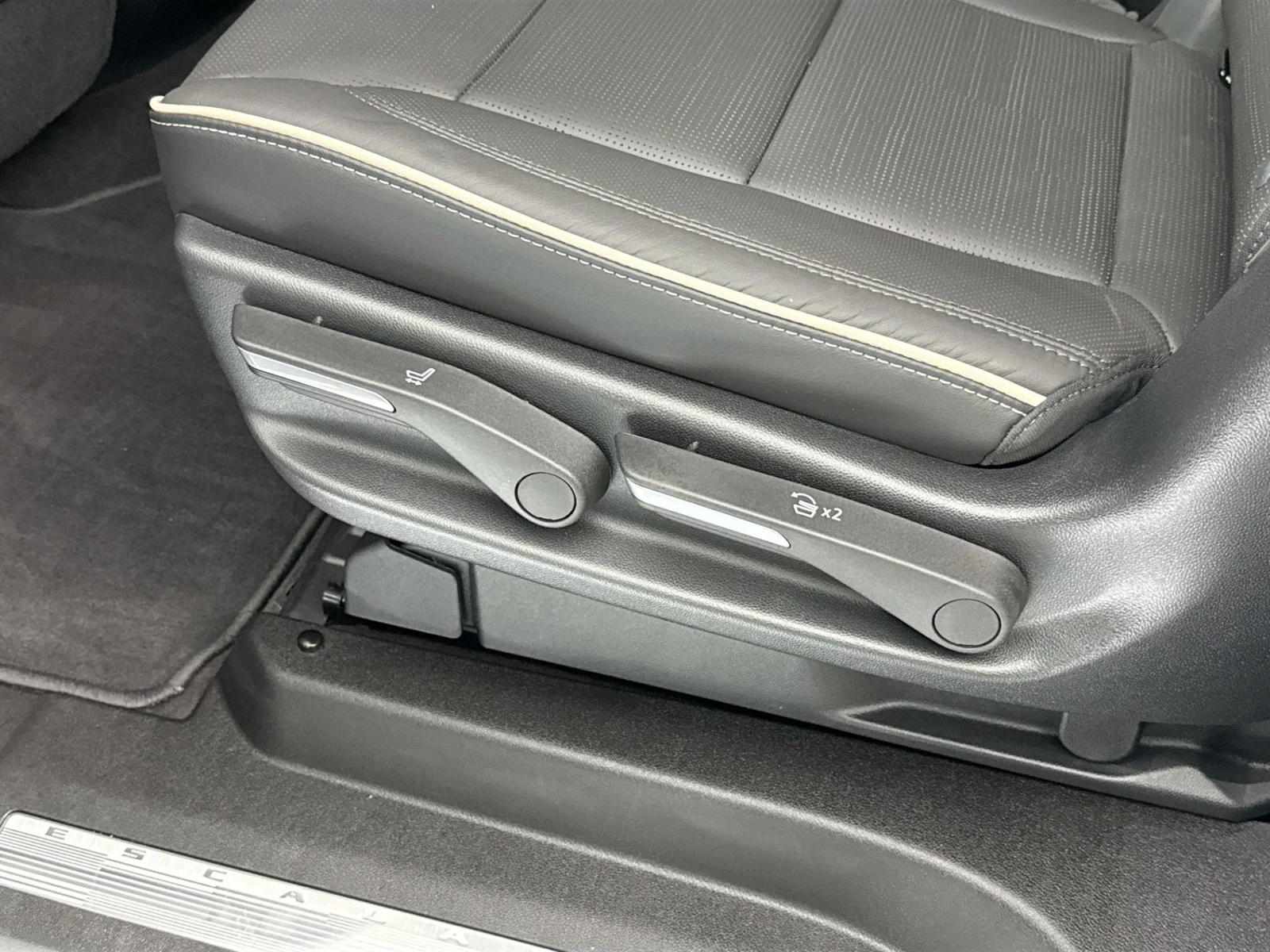 2023 Cadillac Escalade ESV Premium Luxury, 19/30